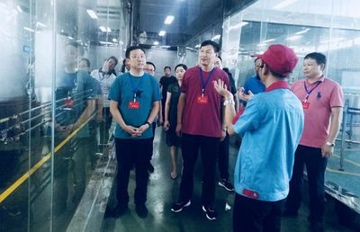 鄭州市二七區(qū)人大領(lǐng)導(dǎo)蒞臨工廠指導(dǎo)工作