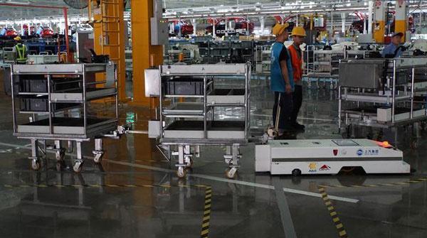 全自動化生產如何制造一輛汽車？探訪上汽鄭州工廠